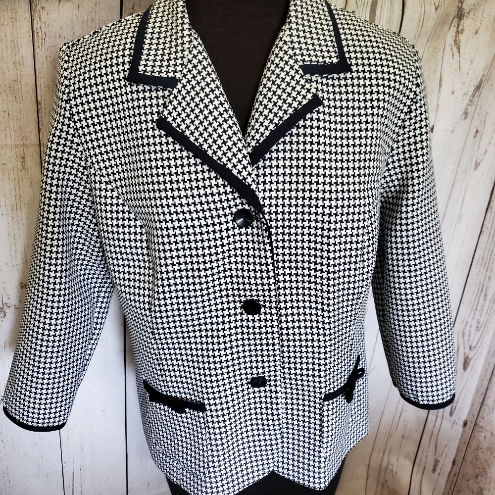 Sag Harbor navy and white houndstooth blazer 12